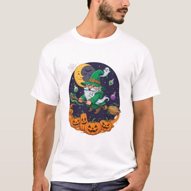 Camiseta Bruxa de Halloween Gnome Vassoura Abóboras Lua (Frente)