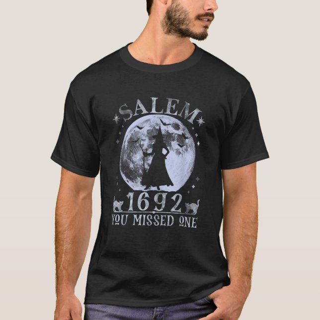 Camiseta Bruxa de Lua Cheia e Salem 1692 Você Perdeu Uma (Frente)