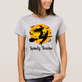 Camiseta Bruxa e Gato Preto Voando Através da Lua Cheia