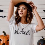 Camiseta Bruxa Engraçada de Halloween<br><div class="desc">Solte o seu lado 'Wicked' neste Halloween e faça uma declaração de feitiço. É o que deve ter para a estação assustadora,  perfeito para truques e doces. Pegue esta design inspirada em bruxaria e faça deste Halloween um malvado divertido!</div>