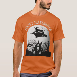 Camiseta Bruxa Feliz de Halloween voando sobre uma casa ass