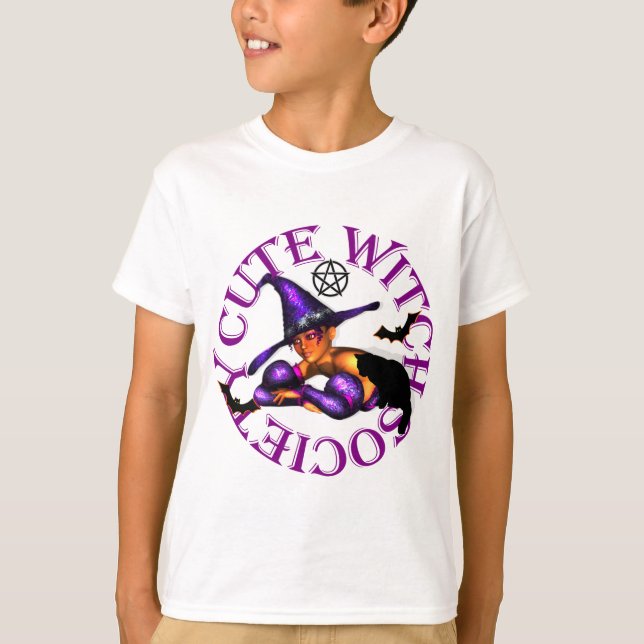 Camiseta bruxa fofa, truque ou trato (Frente)