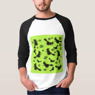 Camiseta Bruxa voadora entre as estrelas na noite de Hallow