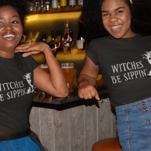 Camiseta Bruxas Bebendo no Halloween de Solteira de Outubro