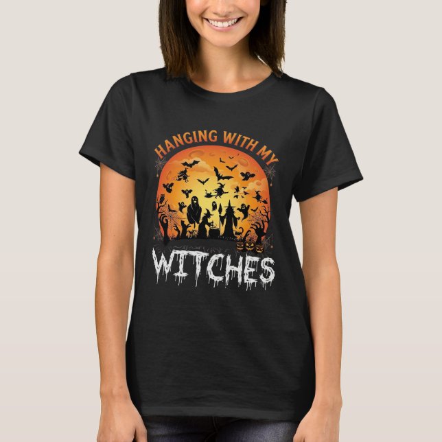 Camiseta Bruxas Penduradas Lua de Halloween Morcegos Abóbor (Frente)