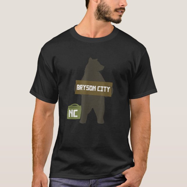 Camiseta Bryson City North Carolina NC Cute Hitchhiking Bea (Frente)
