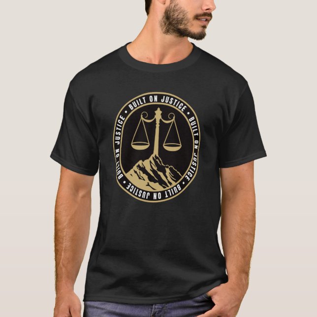 Camiseta Built On Justice Inspirational Pleasant Attorneys  (Frente)