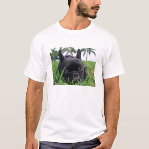 Camiseta Buldogue francês na grama