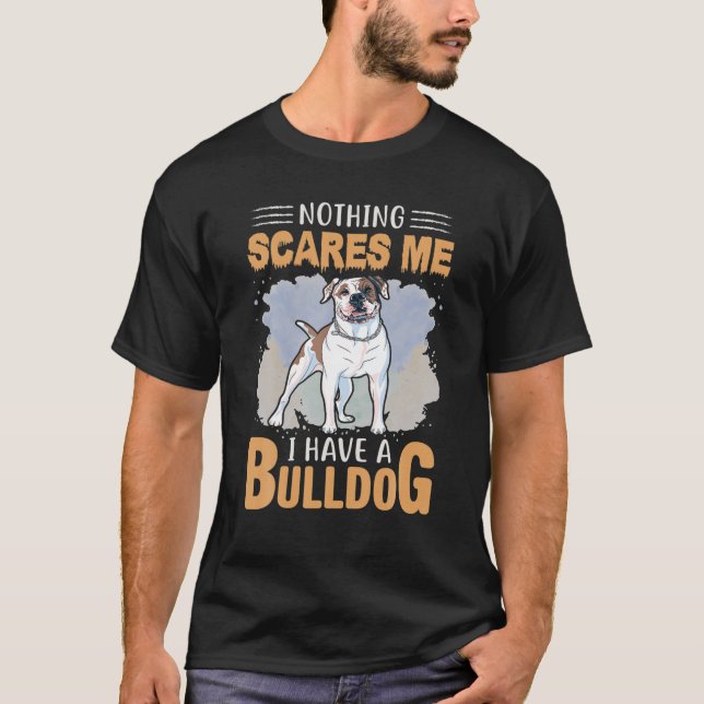 Camiseta Buldogue - Nada Me Assusta Eu Tenho Um Buldogue (Frente)