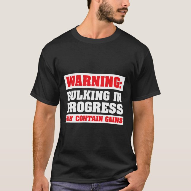 Camiseta Bulking In Progress Funny Weight Lifting Bodybuild (Frente)