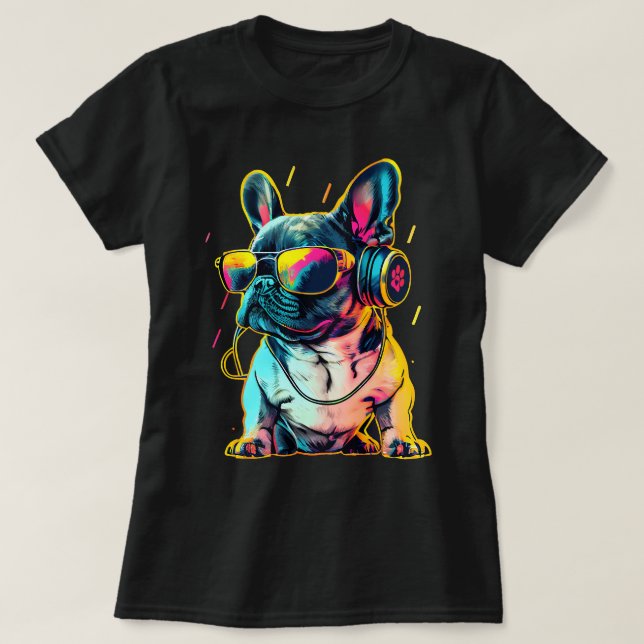 Camiseta Bulldog Francês Retrowave com Fones de ouvido e Su (Frente do Design)