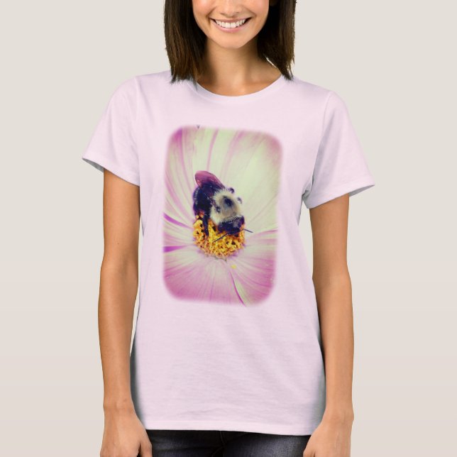 Camiseta Bumble Bee - Natureza da Flor Rosa (Frente)