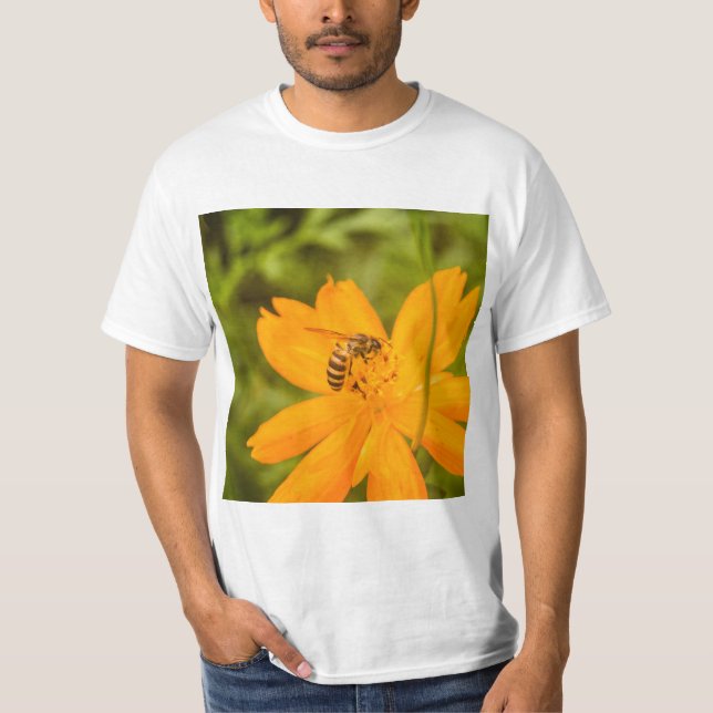Camiseta Bumblebee on a Sulfur Cosmos (Frente)