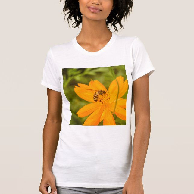 Camiseta Bumblebee on a Sulfur Cosmos (Frente)