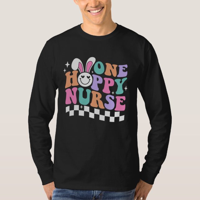 Camiseta Bunny One Hoppy Nurse Happy Easter Day Groovy Retr (Frente)
