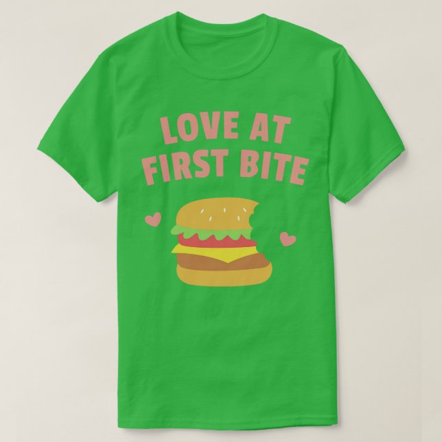 Camiseta Burger Love In First Bite Engraçado (Frente do Design)