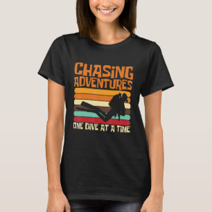 Camiseta Buscando Aventuras, um Dom por Vez em Diante Profu