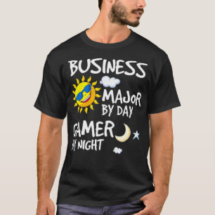 Camiseta Business Major By Day Gamer By Night College