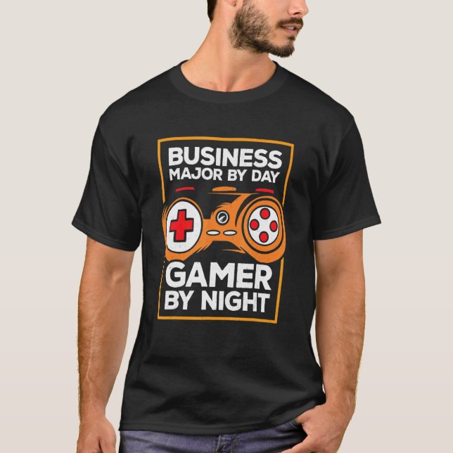 Camiseta Business Major By Day Gamer By Night Video Game Pl (Frente)