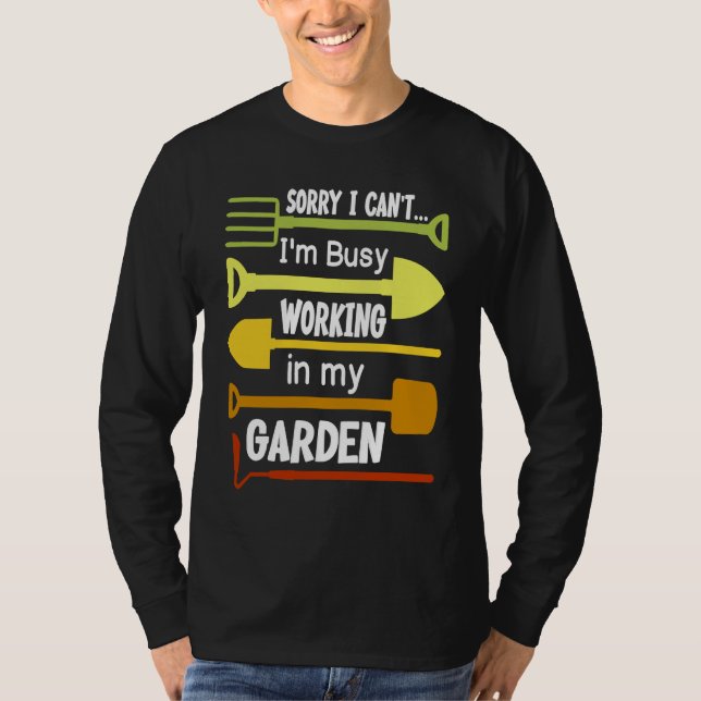 Camiseta Busy Working in Garden Nature  Gardening (Frente)