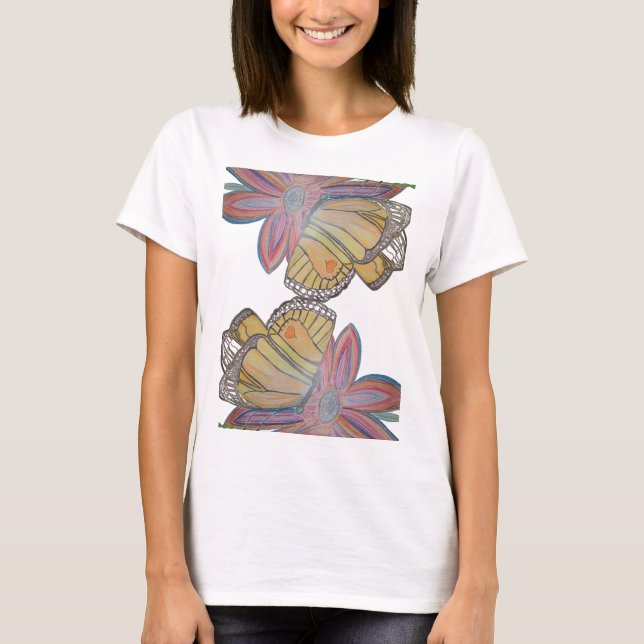 Camiseta Butterfly landing on flower beautiful (Frente)
