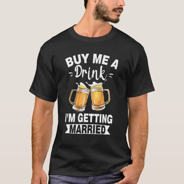 Camiseta Buy Me A Drink I'M Getting Married Groom Groomsqua (Frente)