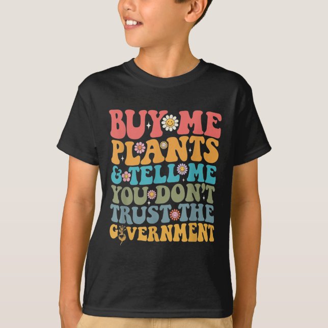 Camiseta Buy Me Plants And Tell Me You Don't Trust The Gove (Frente)