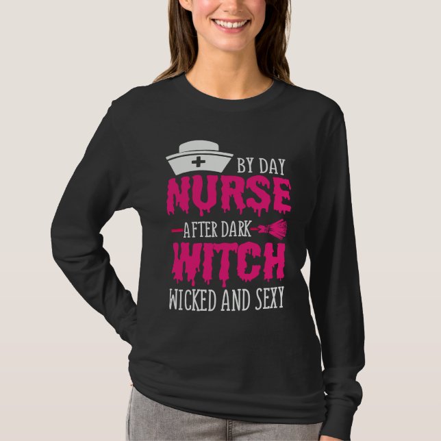 Camiseta By Day Nurse After Dark Witch Wicked And Sexy Cost (Frente)