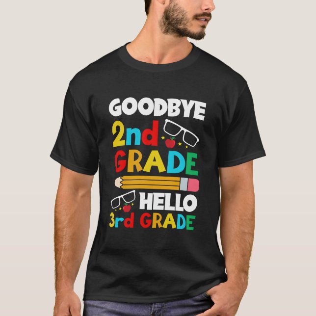 Camiseta Bye 2Nd Grade Hello 3Rd Grade 2023 1St Day Of Scho (Frente)