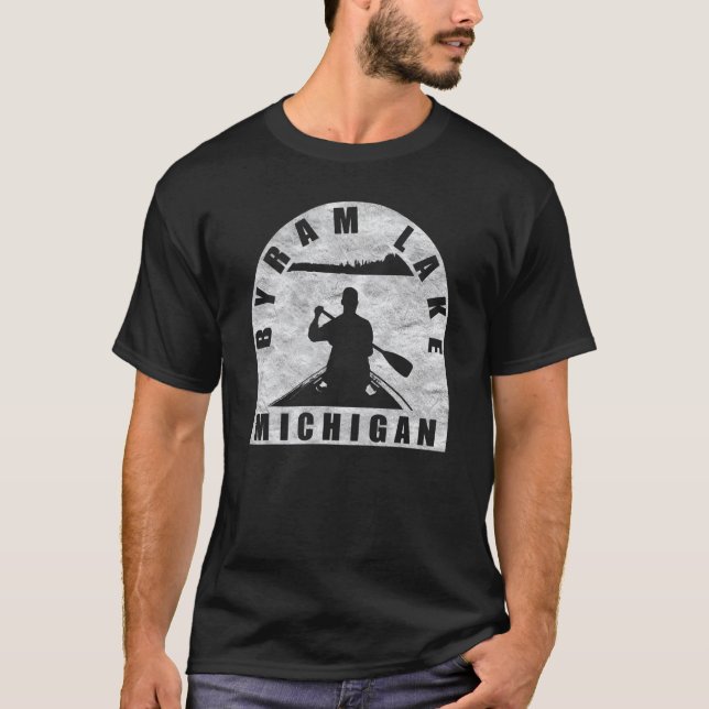Camiseta Byram Lake Canoeing Michigan (Frente)