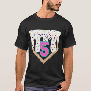 Camiseta Bysebyll Drip 5º Aniversário Home Plate Meninos Ju
