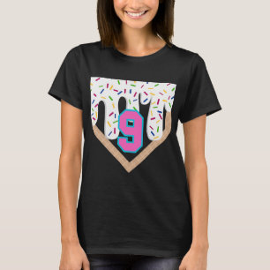 Camiseta Bysebyll Drip 9º Aniversário Home Plate Meninos Ju