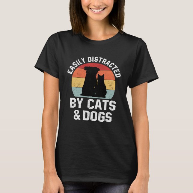 Camiseta Ca For Women Easily Distracted By Cats And Dogs Mo (Frente)