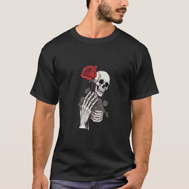 Camiseta Cabeça De Caveira E Mão De Esqueleto Segurando Ros (Frente)