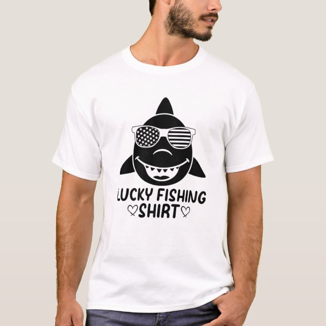 Camiseta Cabeça de Peixe do Pescador Sortudo - Anglas de Pe (Frente)