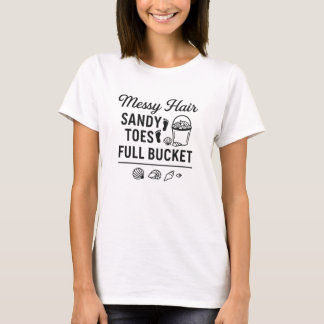 Camiseta Cabelo Desgrenhado, Dedos dos Pés com Areia, Balde