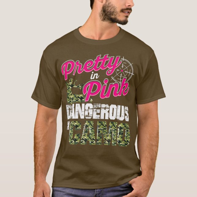 Camiseta Caça a Mulheres Perigosas Em Presentes De Camo Dee (Frente)