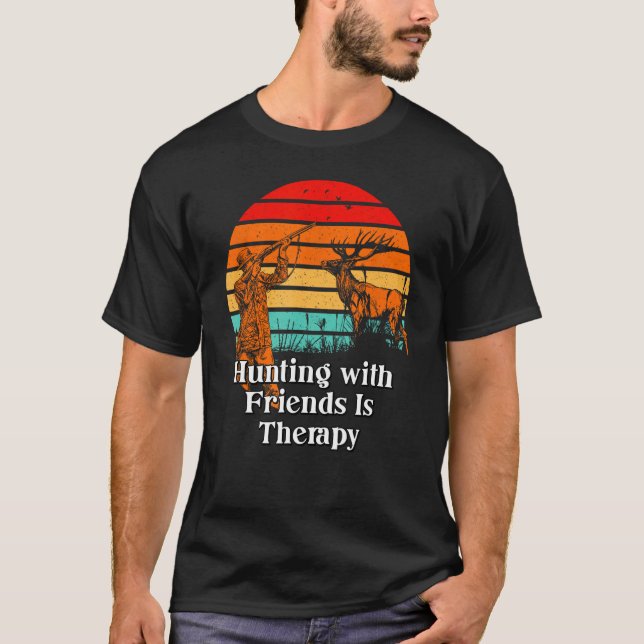 Camiseta Caça com Amigos é Terapia Selvagem Caçador Ou (Frente)