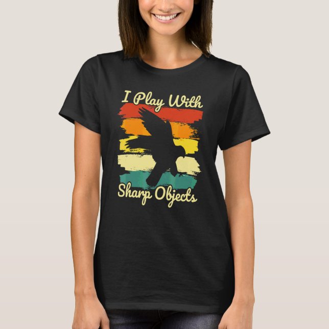 Camiseta Caça com Falcão Eu Brinco Com Objetos Afiados Para (Frente)
