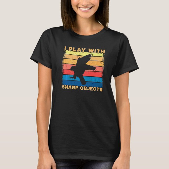 Camiseta Caça com Falcão Eu Brinco Com Objetos Cortantes Pa (Frente)