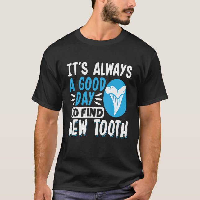Camiseta Caçador de Dentes Fósseis de Tubarão 1 (Frente)