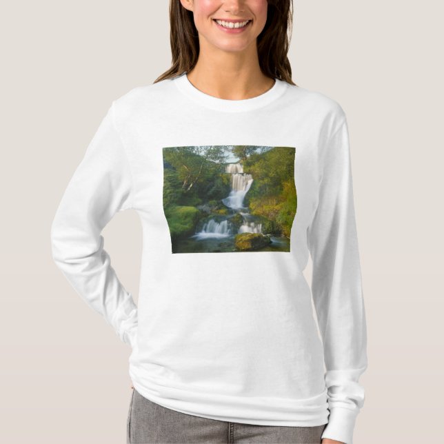 Camiseta Cachoeira, Ilha de Skye, Escócia (Frente)