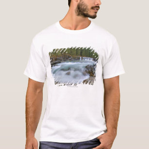 Camiseta Cachoeira no rio dos carneiros em montanhas