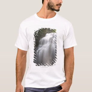 Camiseta Cachoeiras que fluem abaixo de um penhasco da