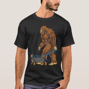 Camiseta Cachofra Bigfoot Walk Dachshund T shirt Sasquatch