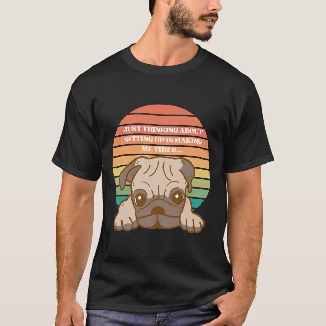 Camiseta Cachorrinho Pug Fofo e Sonolento Mãe Pug (Frente)
