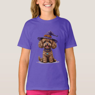 Camiseta Cachorro Alegre Usando um Chapéu de Bruxa
