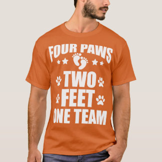 Camiseta Cachorro ao largo Quatro patas a dois pés uma equi
