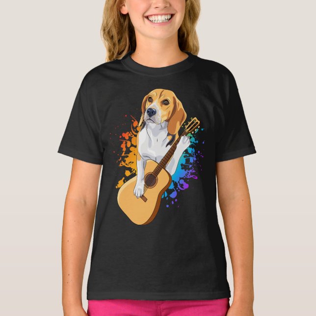 Camiseta Cachorro Beagle Tocando Violão Acústico (Frente)