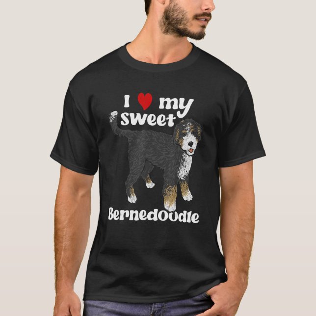Camiseta Cachorro Bernedoodle Eu Amo Minha Bela Bernedoodle (Frente)
